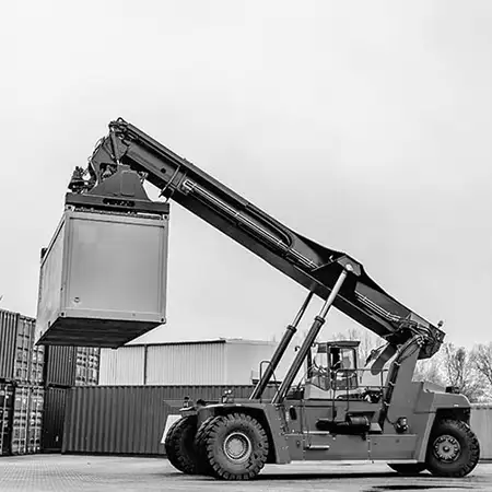 Costly reach‑stacker outlay & difficult scheduling
